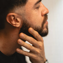Load image into Gallery viewer, Beard Conditioning Oil Serum
